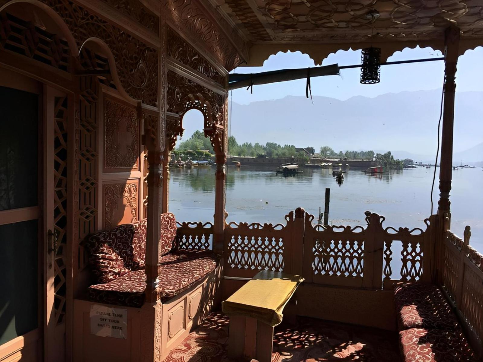 Heritage Amina Group Of Houseboats Hotel Srinagar  Exterior photo