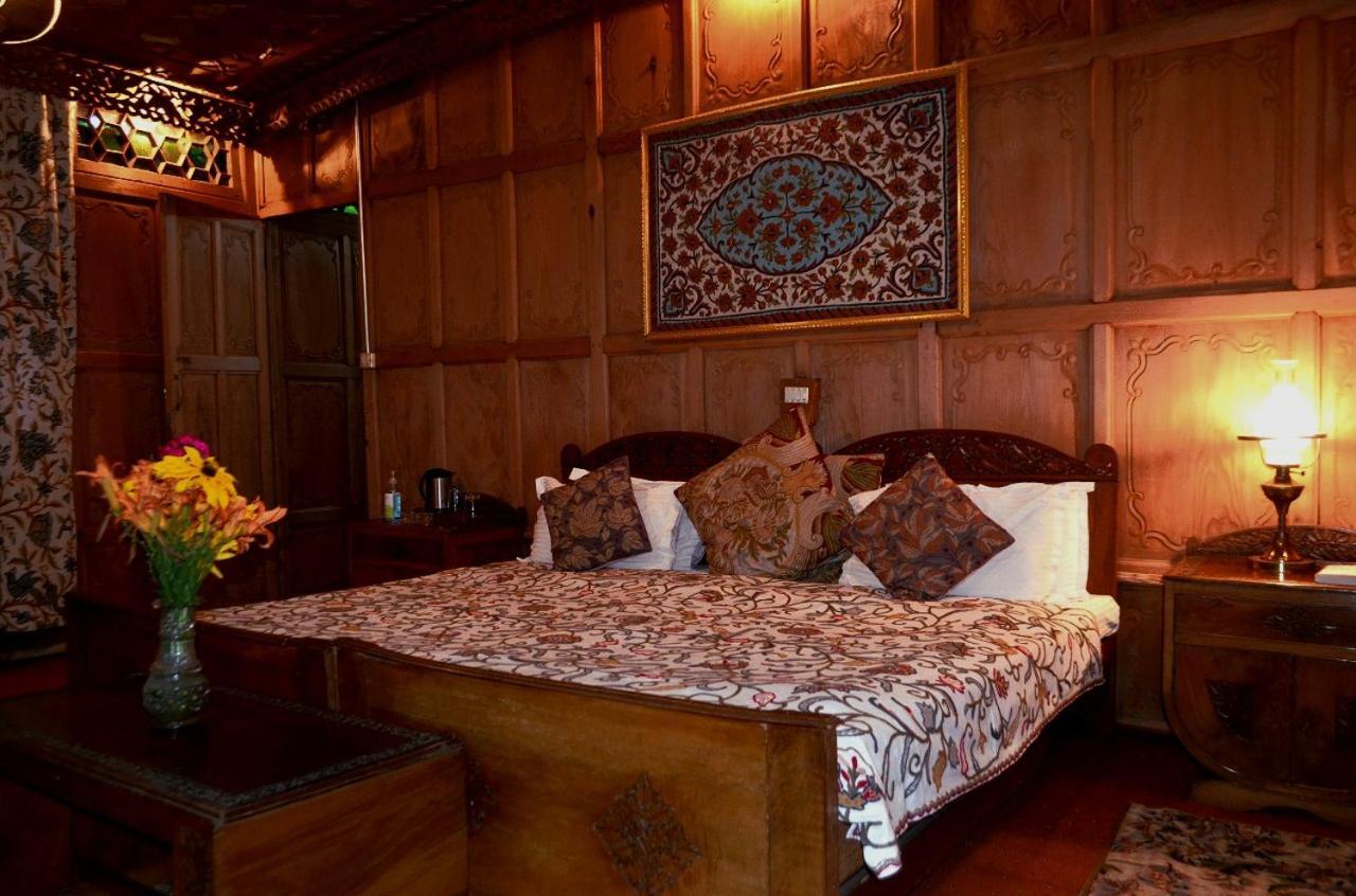 Heritage Amina Group Of Houseboats Hotel Srinagar  Exterior photo