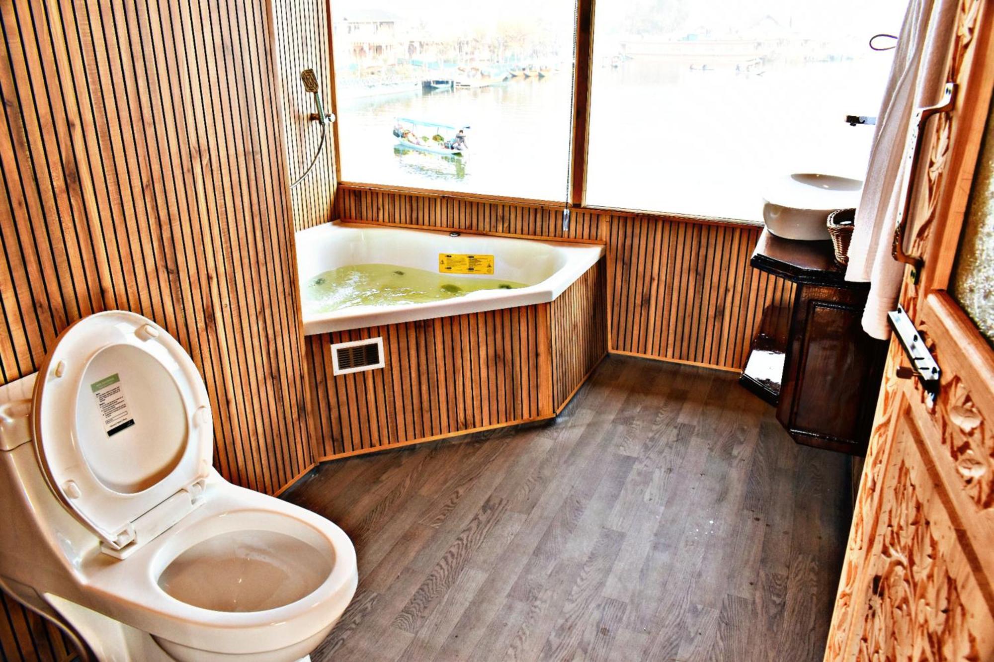 Heritage Amina Group Of Houseboats Hotel Srinagar  Exterior photo